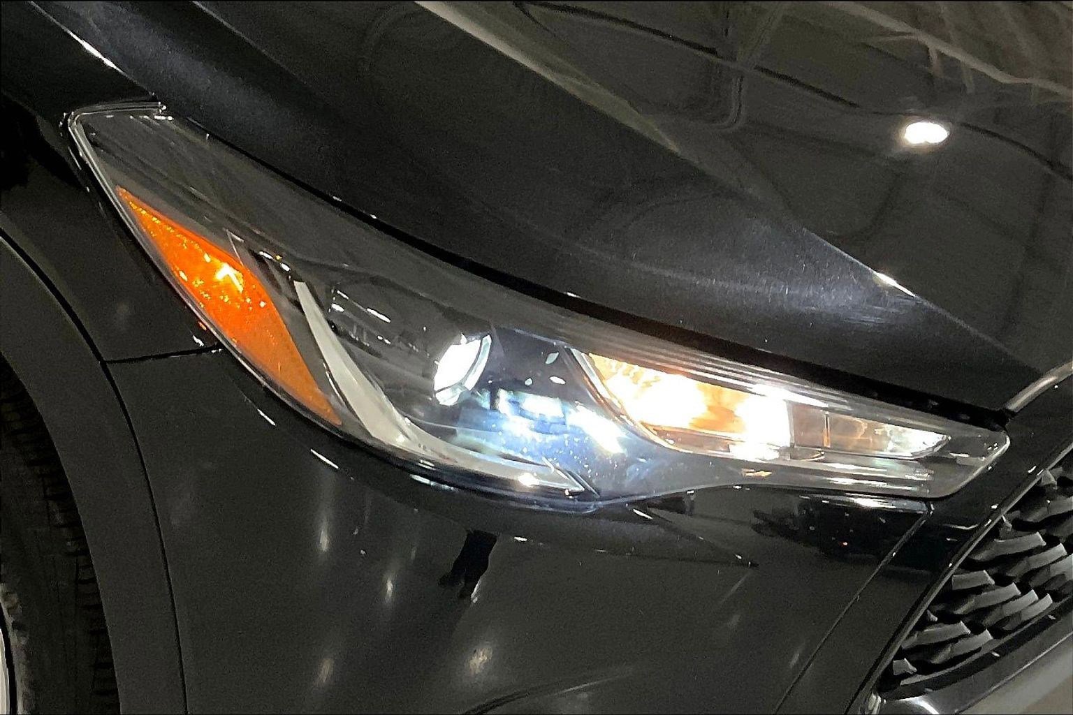 Used 2025 Toyota Corolla Cross L image 32