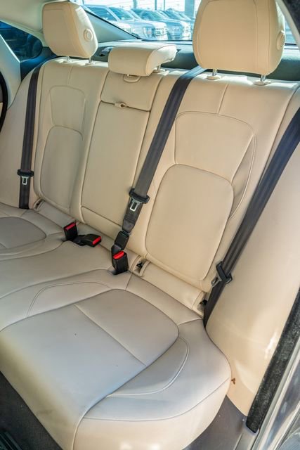 Used 2016 Jaguar XF Premium image 36