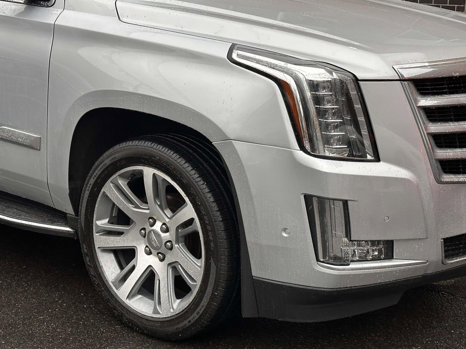 Used 2019 Cadillac Escalade ESV Luxury image 11