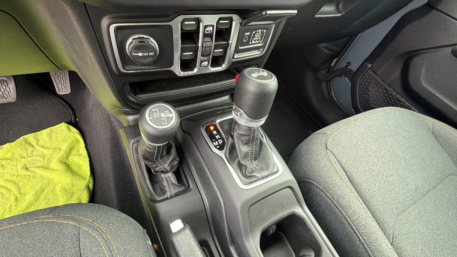 Used 2025 Jeep Wrangler Sahara w/ Safety Group image 30