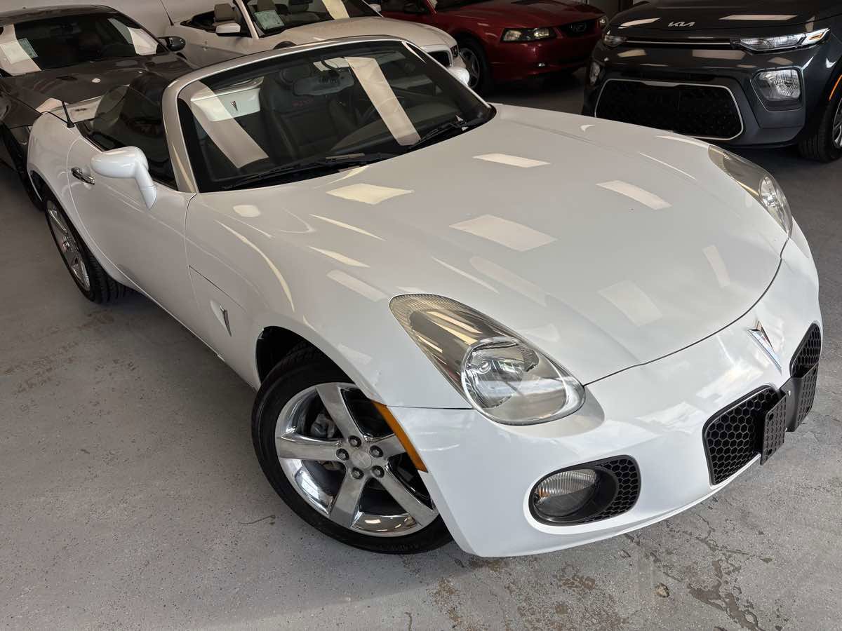 Used 2009 Pontiac Solstice GXP w/ Premium Package image 16