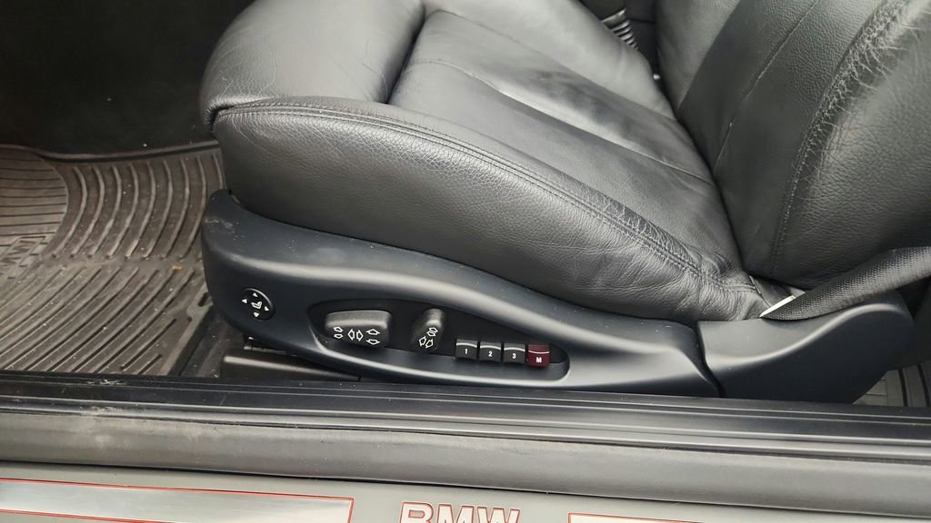 Used 2010 BMW 650i Convertible RWD image 31