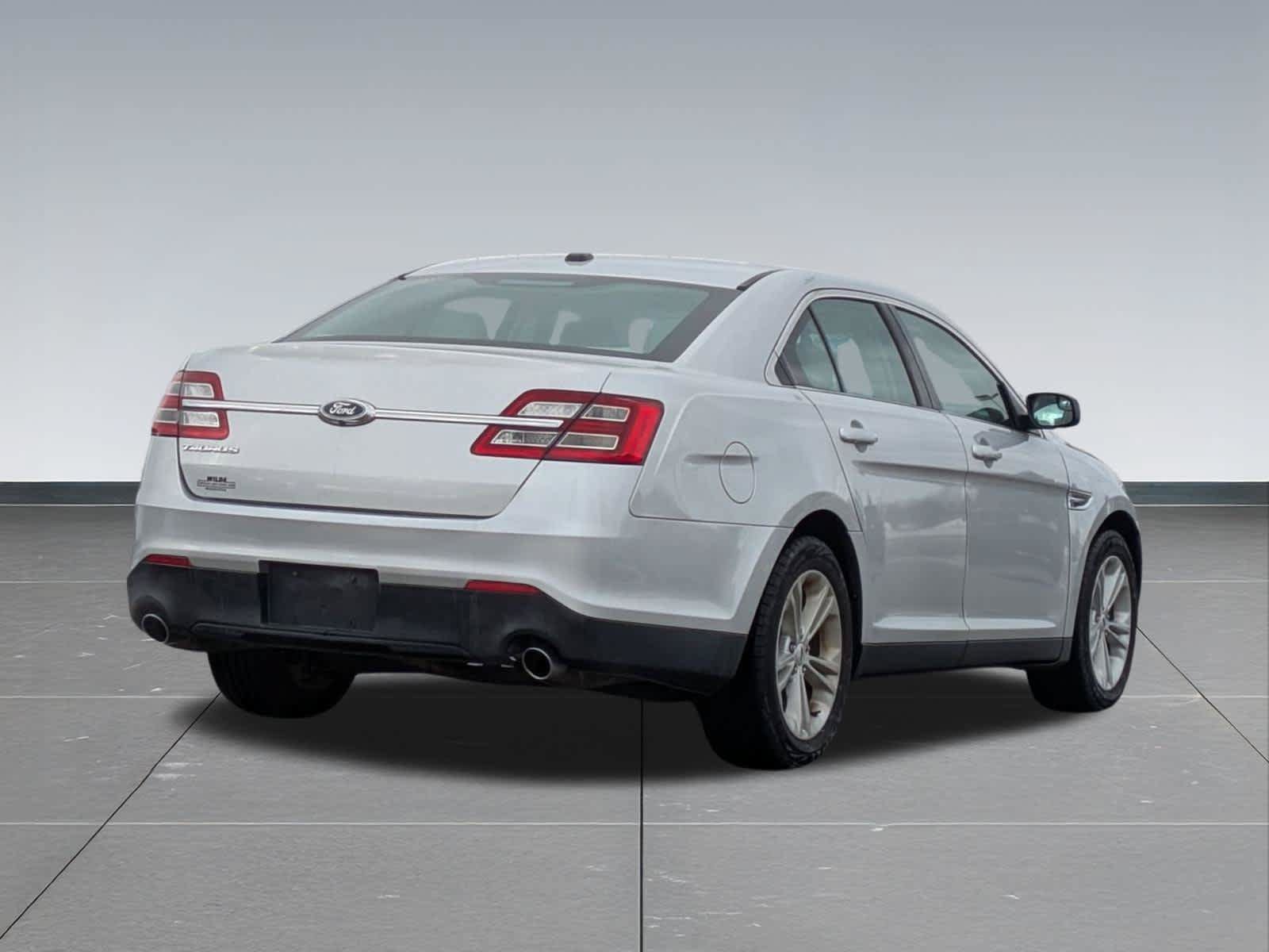 Used 2017 Ford Taurus SE FWD image 6