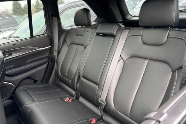 Used 2024 Jeep Grand Cherokee Limited w/ Luxury Tech Group II image 5