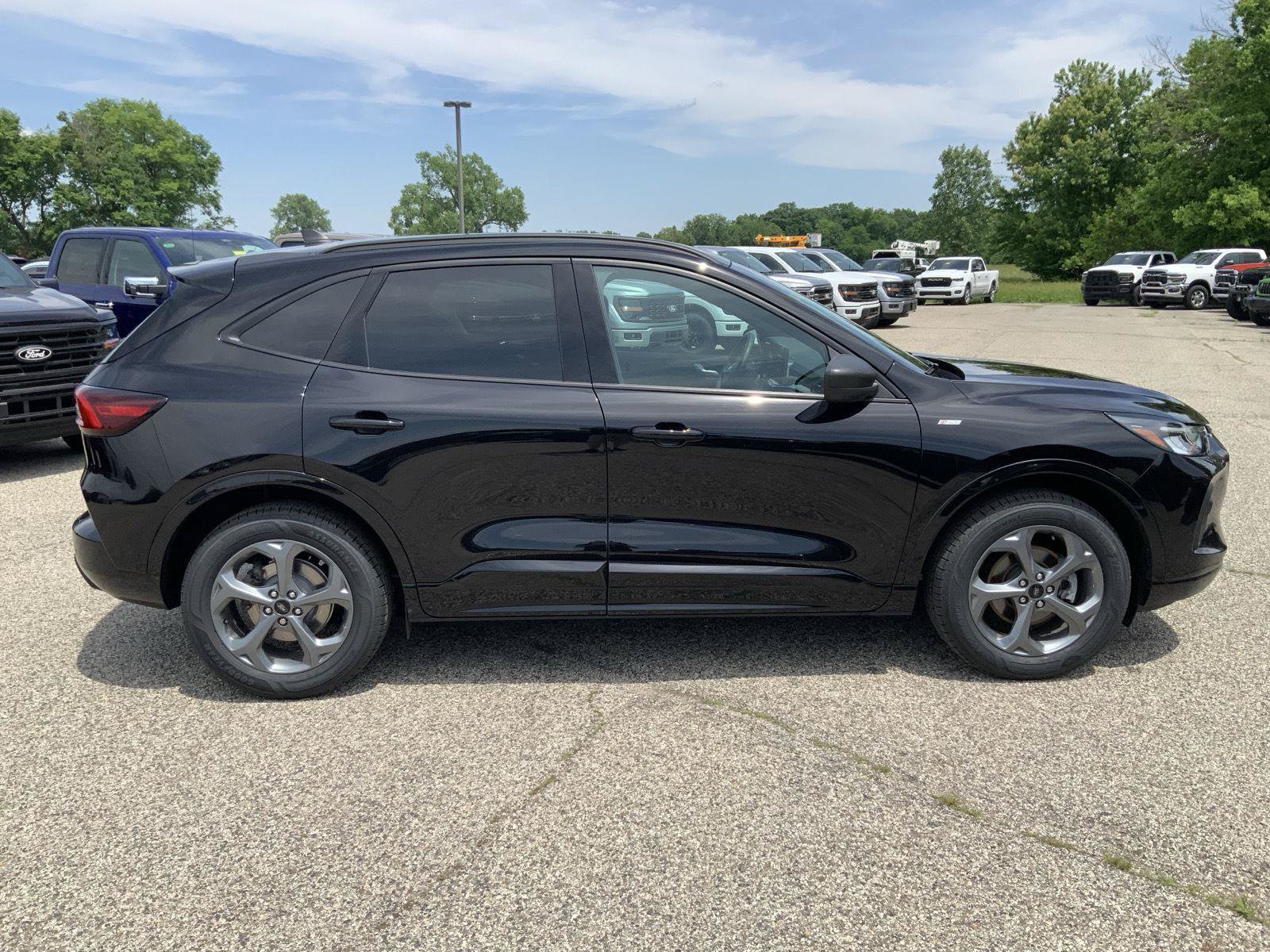 Used 2023 Ford Escape ST-Line w/ Tech Pack #1 AWD/4WD image 14