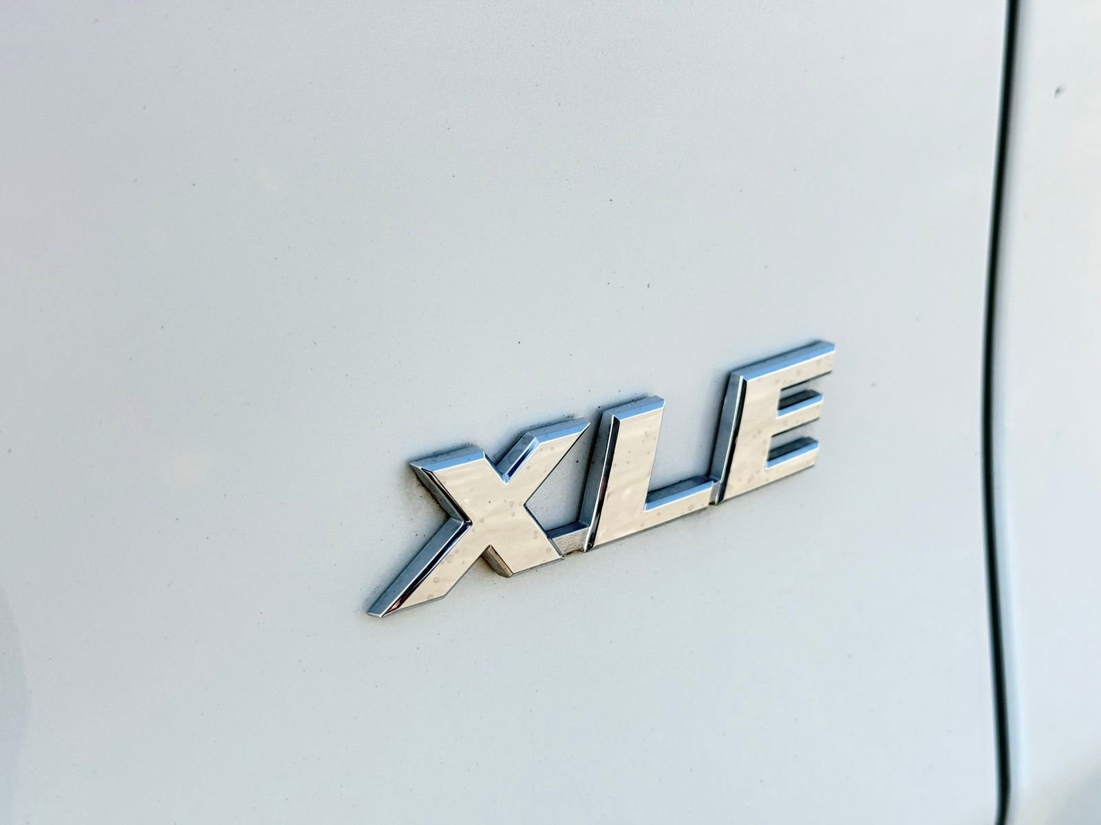Used 2022 Toyota RAV4 XLE Premium image 10