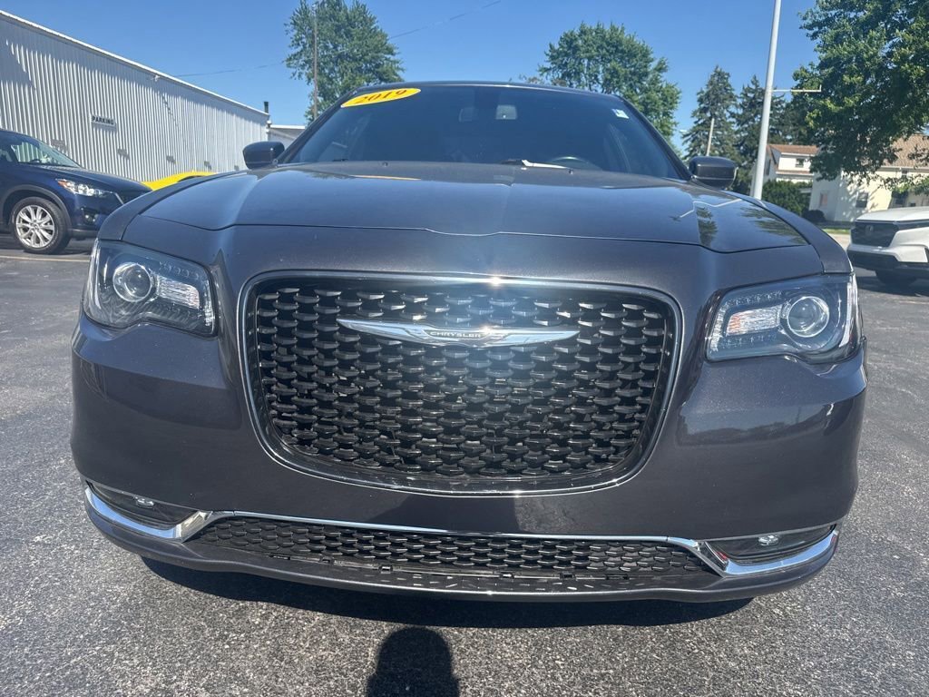 Used 2019 Chrysler 300 S RWD image 2