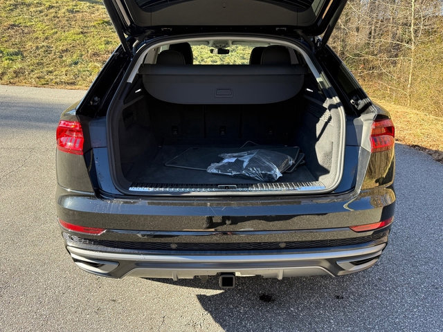 Used 2023 Audi Q8 Prestige w/ Prestige Package image 19