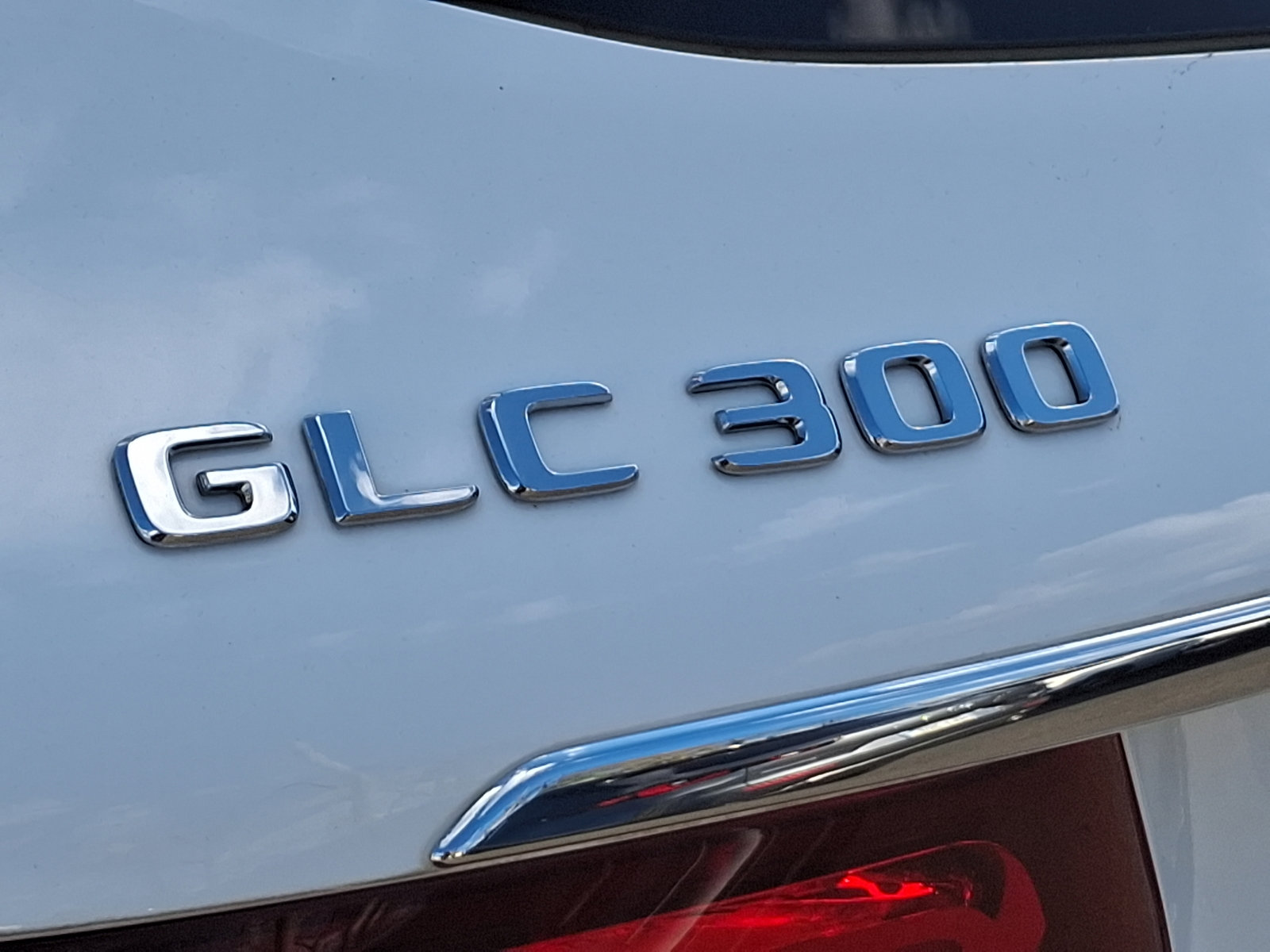 Used 2018 Mercedes-Benz GLC 300 4MATIC w/ Multimedia Package image 30