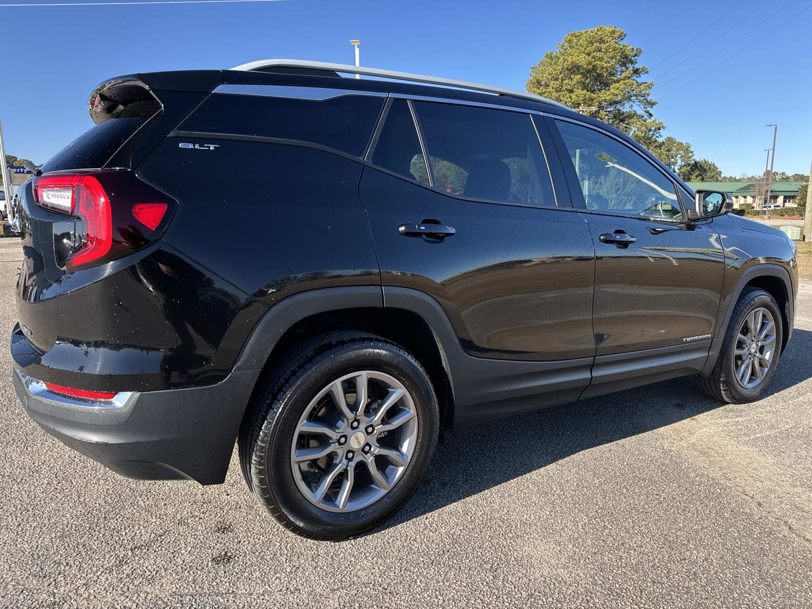 Used 2022 GMC Terrain SLT image 4