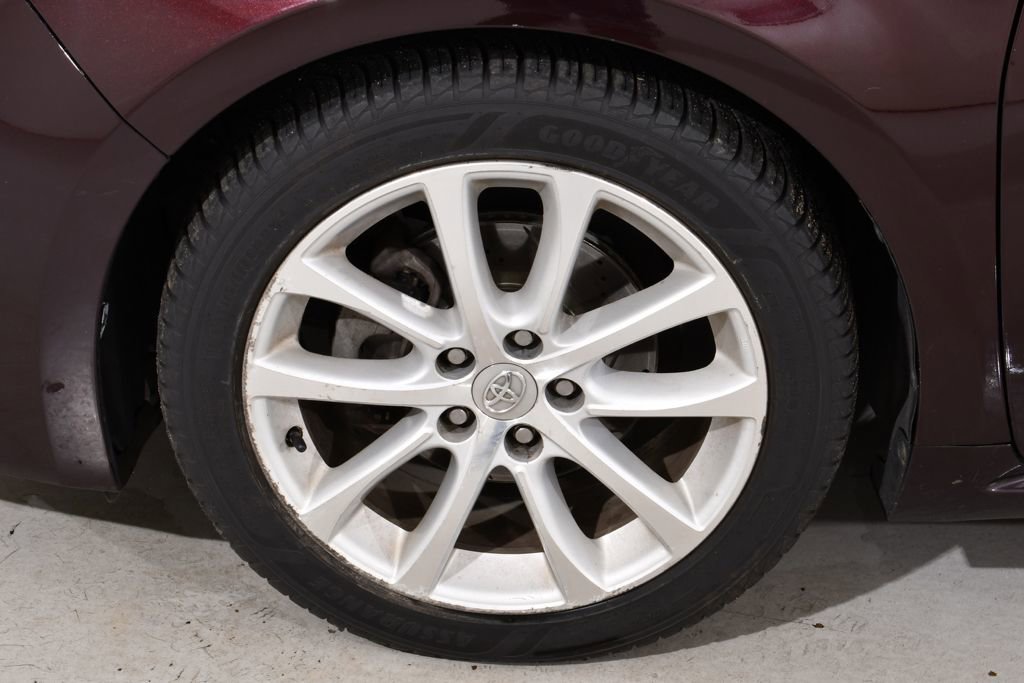 Used 2013 Toyota Avalon Limited image 23