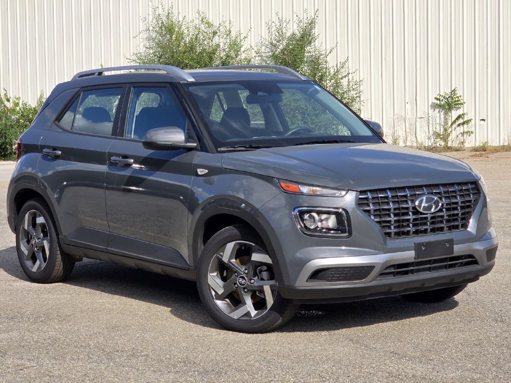 Used 2026 Hyundai Venue SEL FWD image 1