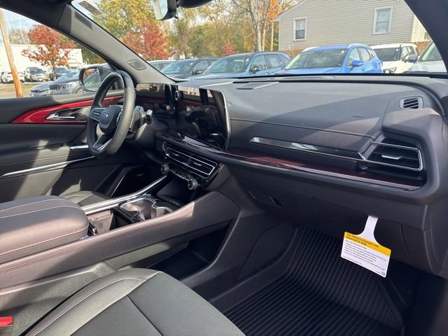 New 2026 Chevrolet Traverse Z71 w/ Enhanced Driving Package AWD/4WD image 18
