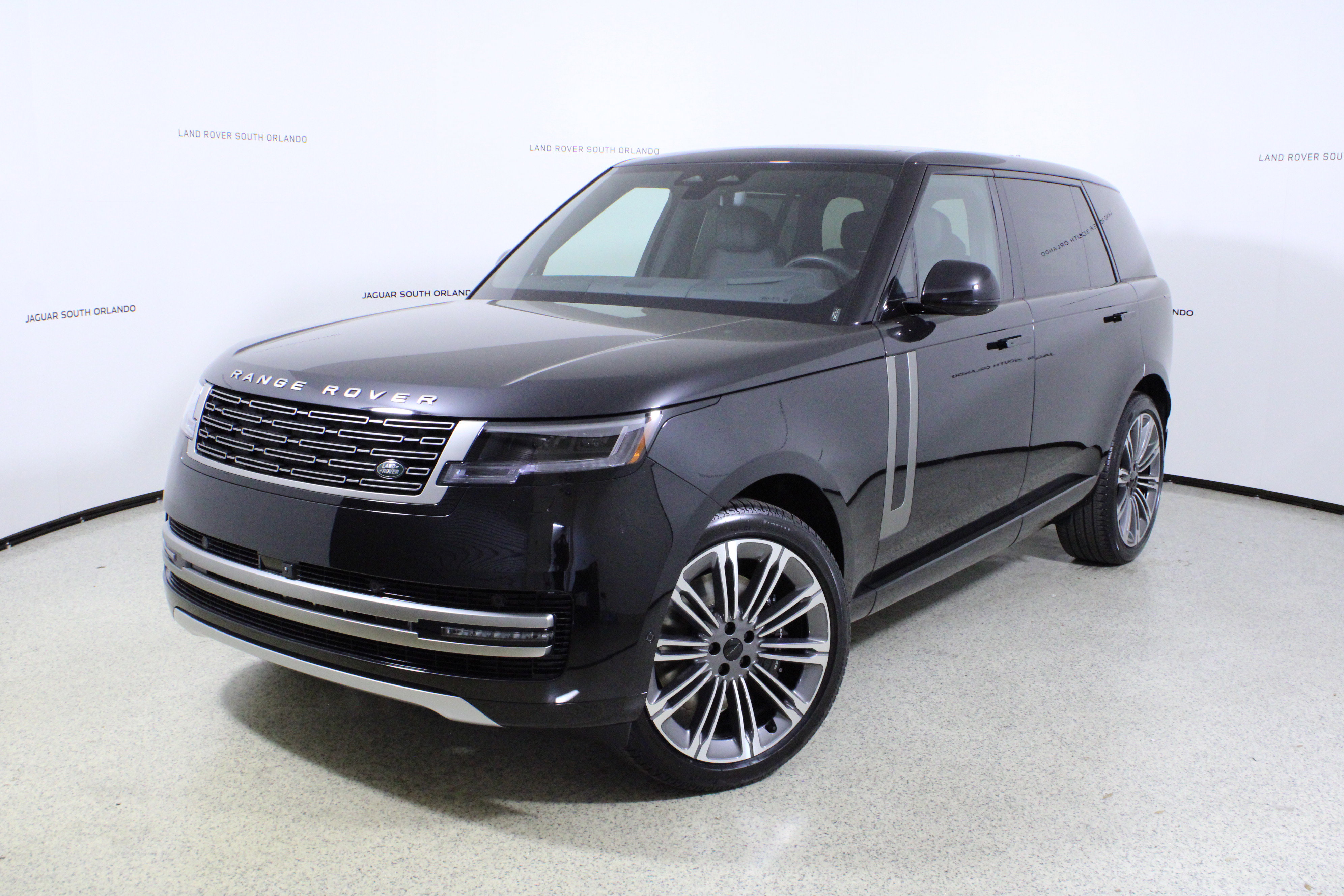 New 2026 Land Rover Range Rover Long Wheelbase SE image 1
