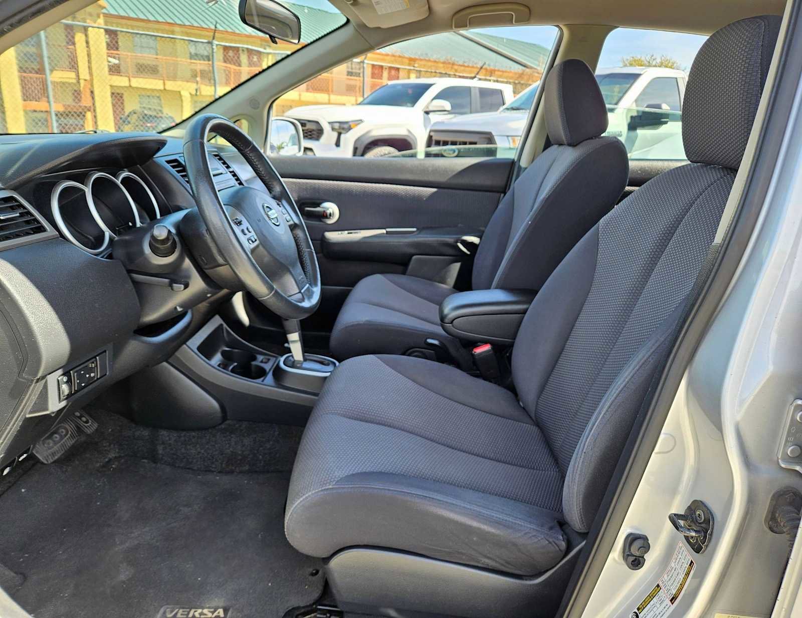 Used 2009 Nissan Versa SL w/ Convenience Pkg image 15