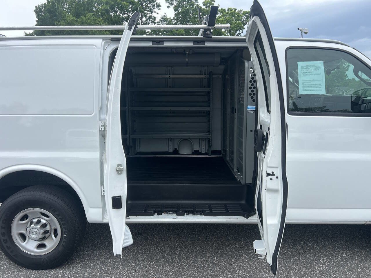 Used 2017 Chevrolet Express 2500 RWD image 21