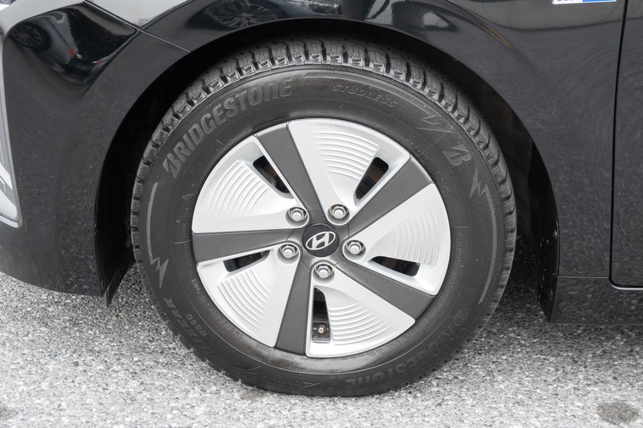 Used 2020 Hyundai Ioniq Blue FWD image 16