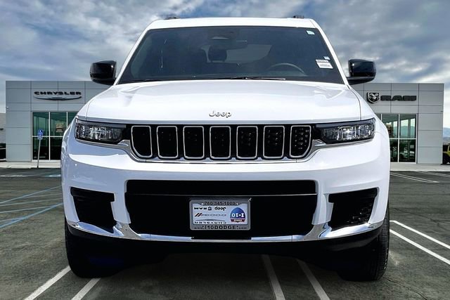 Used 2025 Jeep Grand Cherokee L Laredo w/ Luxury Tech Group I image 2