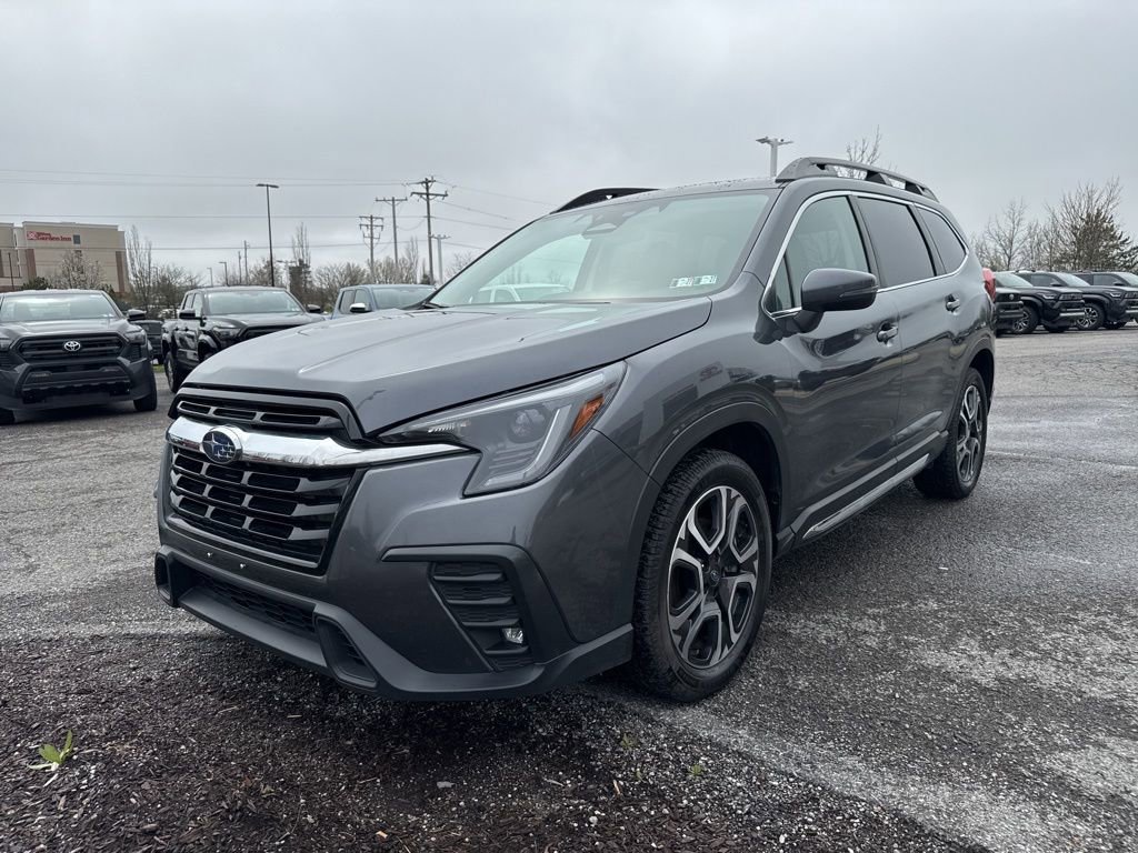 Used 2023 Subaru Ascent Limited image 2
