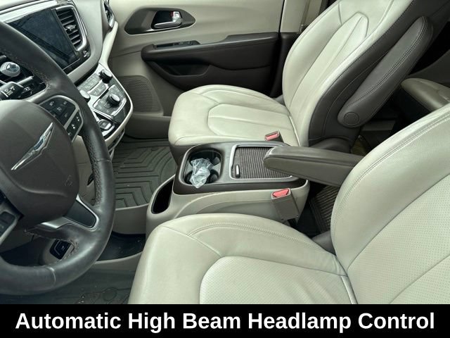 Used 2017 Chrysler Pacifica Touring-L Plus w/ Advanced Safetytec Group FWD image 10