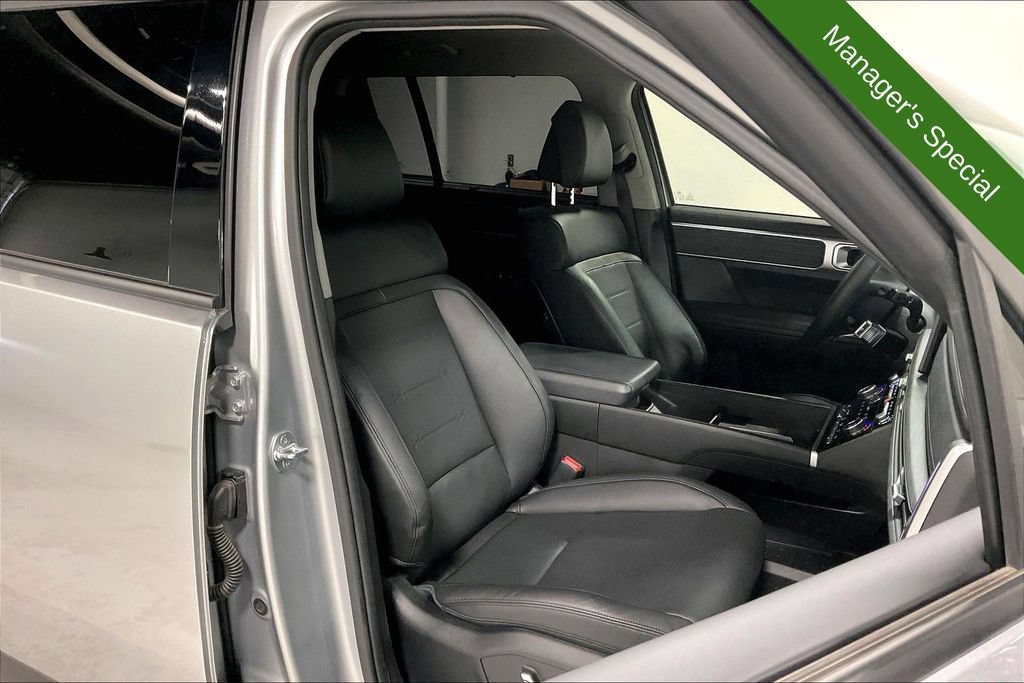 Used 2025 Hyundai Santa Fe Limited FWD image 9