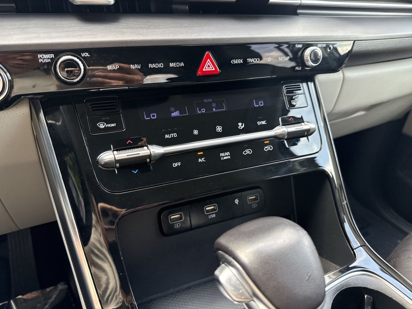Used 2022 Kia Carnival EX FWD image 19