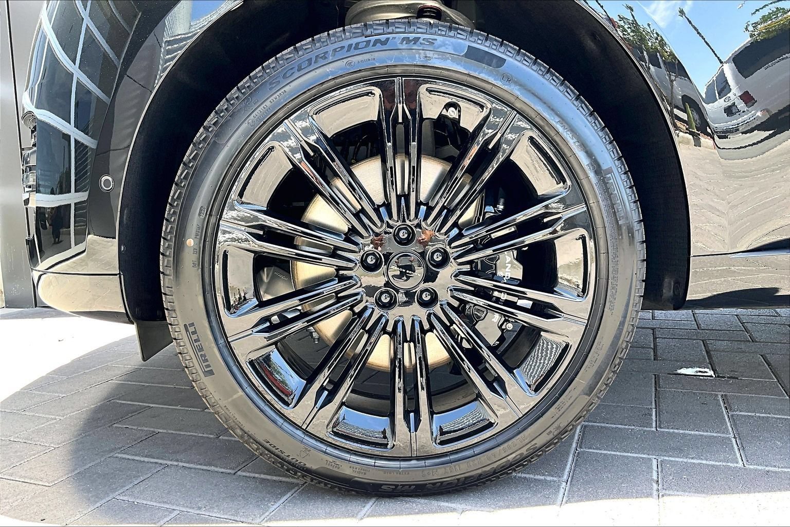 New 2026 Land Rover Range Rover Long Wheelbase SE AWD/4WD image 12