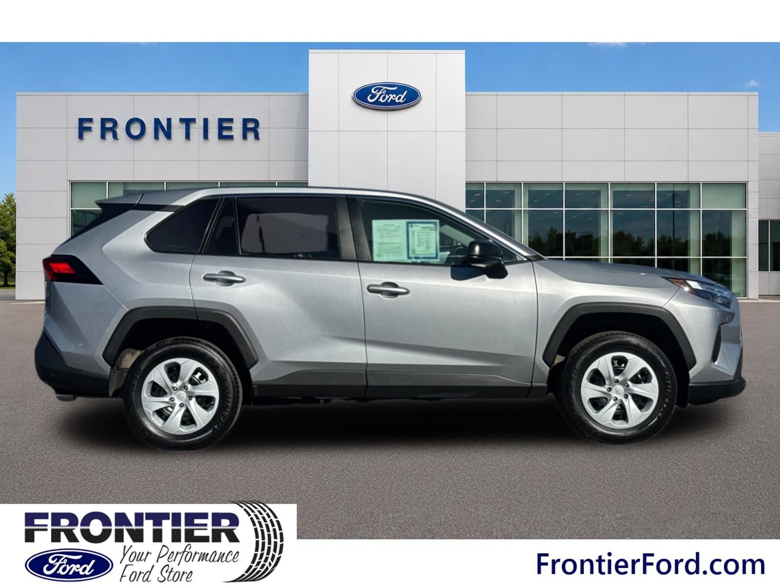 Used 2024 Toyota RAV4 LE AWD/4WD image 4