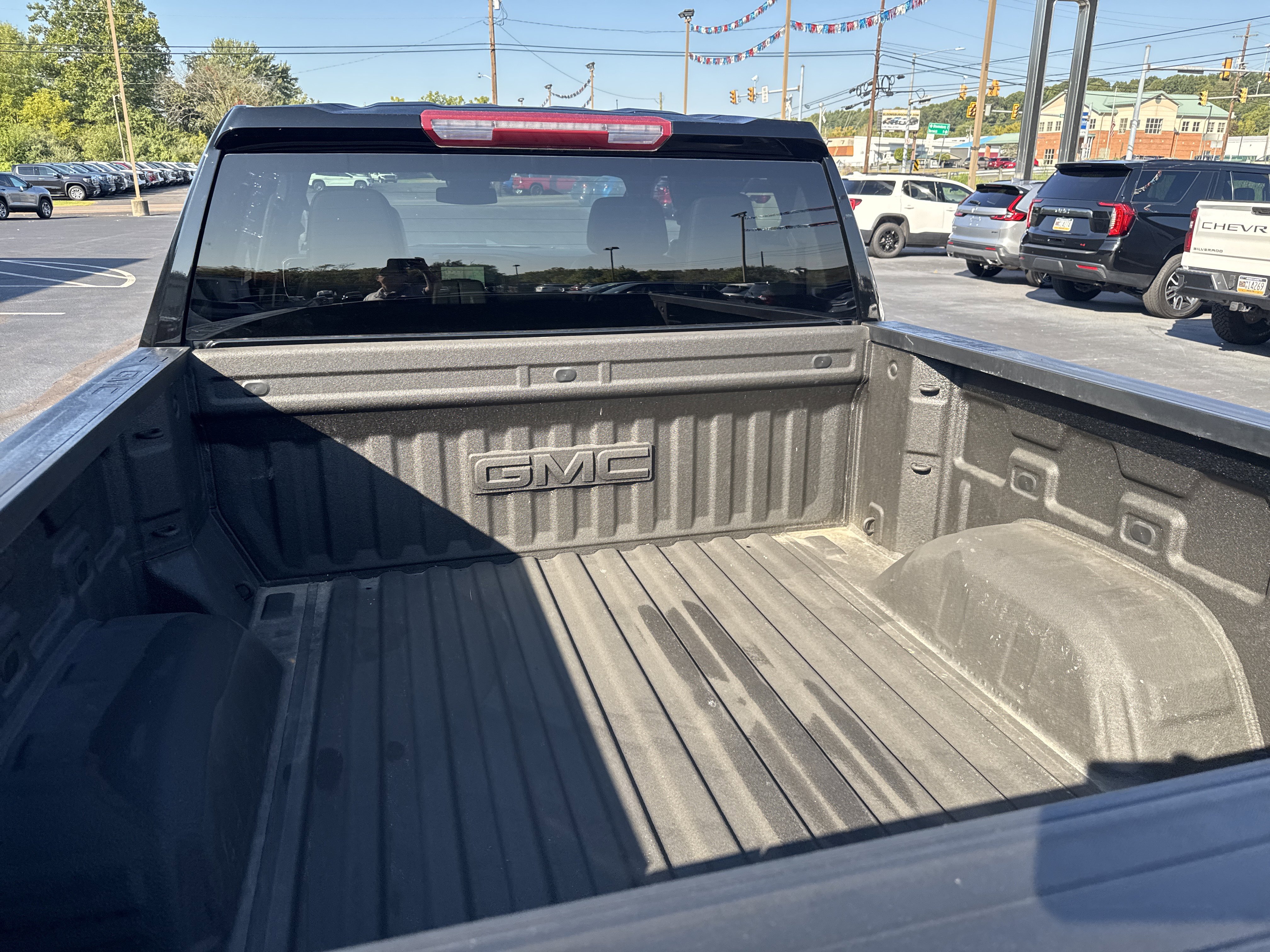 Used 2022 GMC Sierra 1500 SLT w/ SLT Premium Package image 5