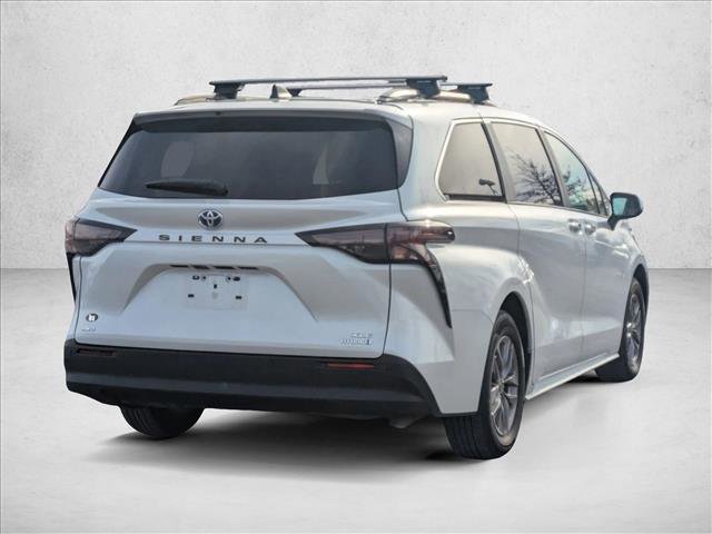 Used 2023 Toyota Sienna XLE image 5