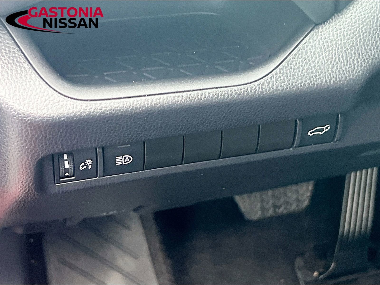 Used 2023 Toyota RAV4 XLE Premium image 13