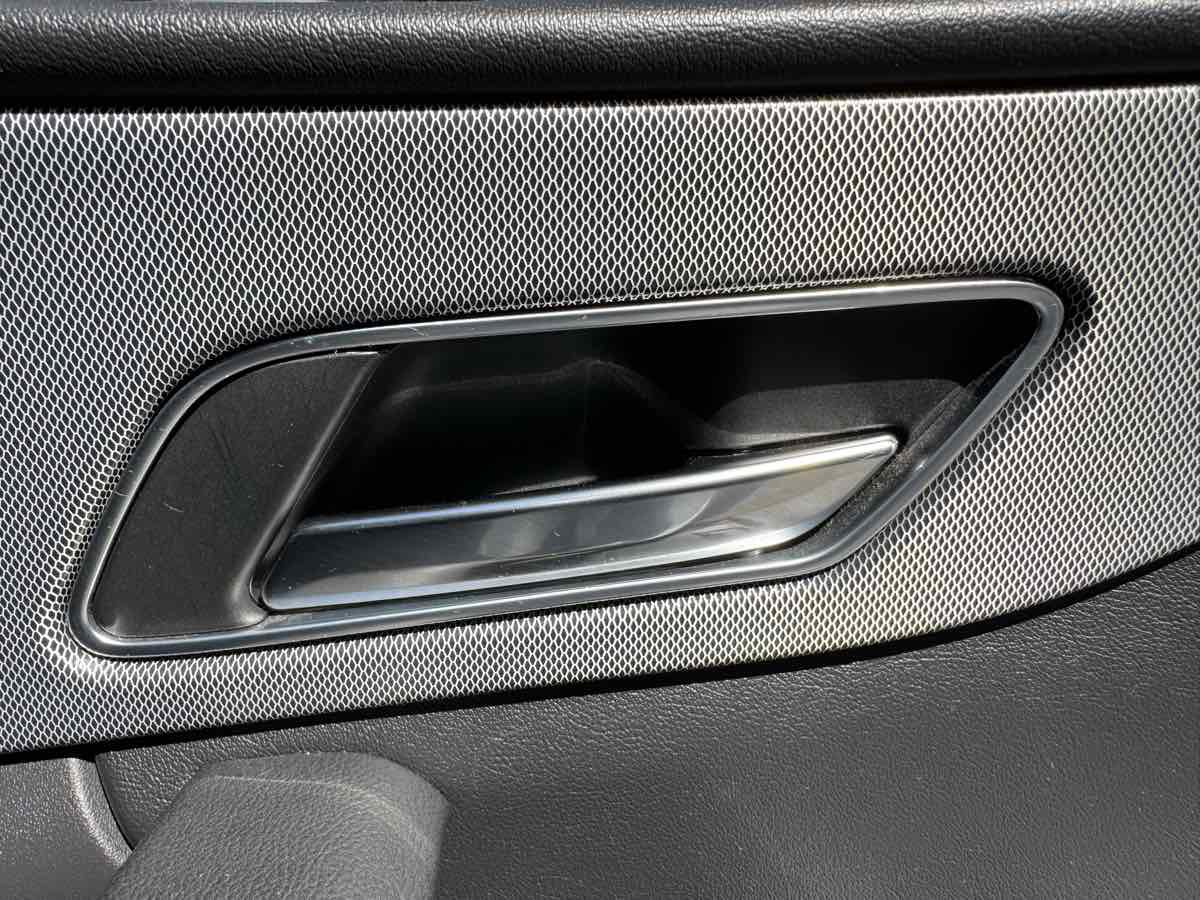 Used 2017 Jaguar F-PACE S image 33