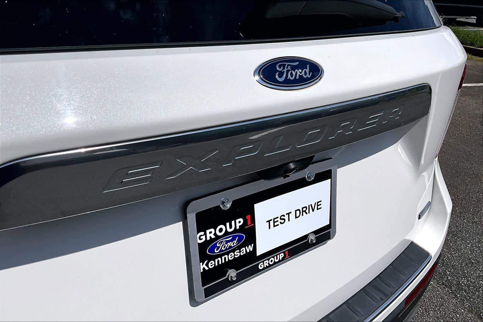 Used 2020 Ford Explorer Platinum w/ Premium Technology Package AWD/4WD image 32