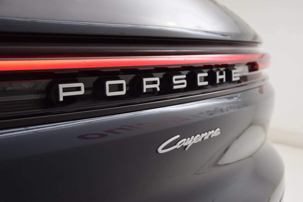 Used 2024 Porsche Cayenne AWD/4WD image 14