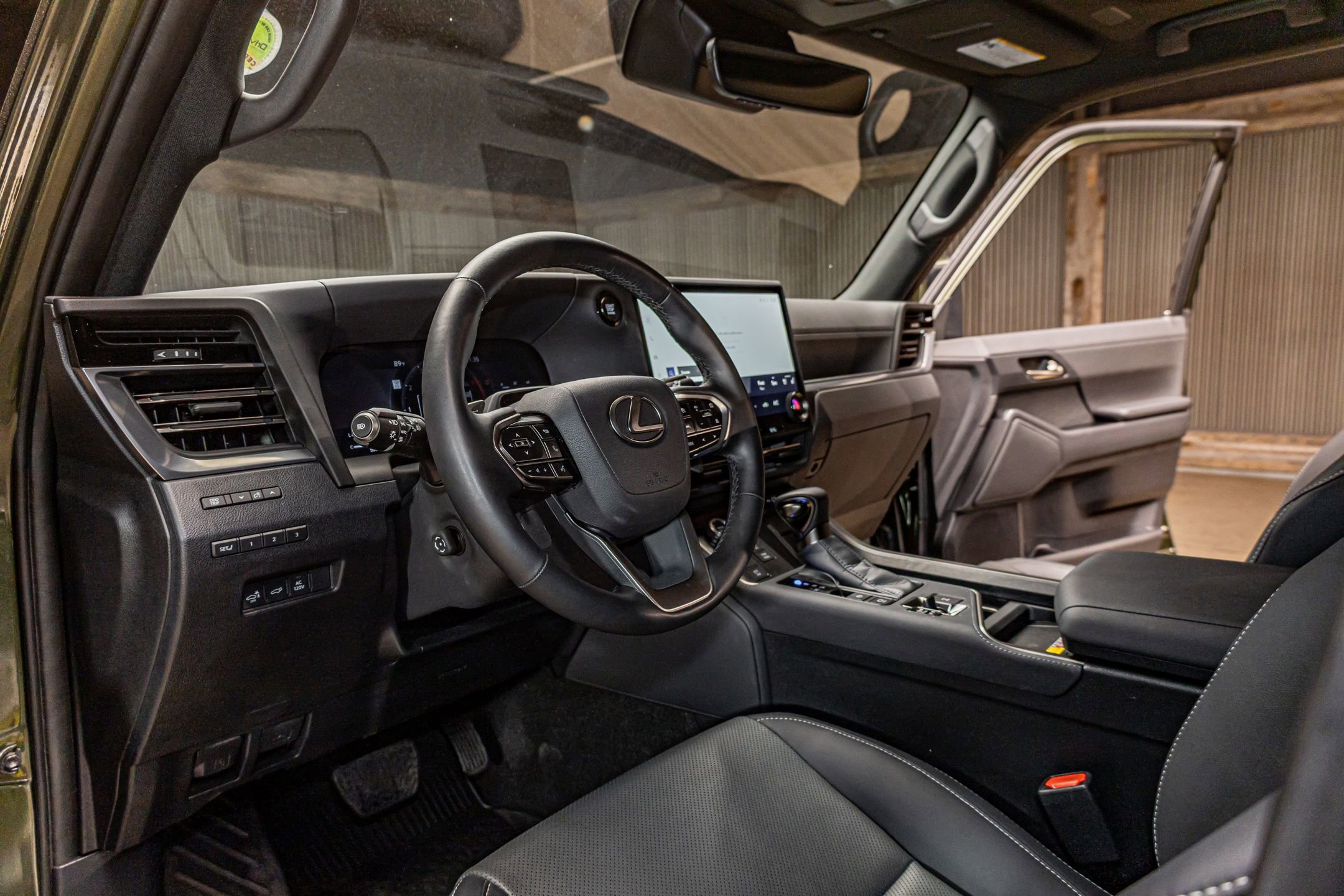 Used 2025 Lexus GX 550 w/ Accessory Package (2T) AWD/4WD image 14