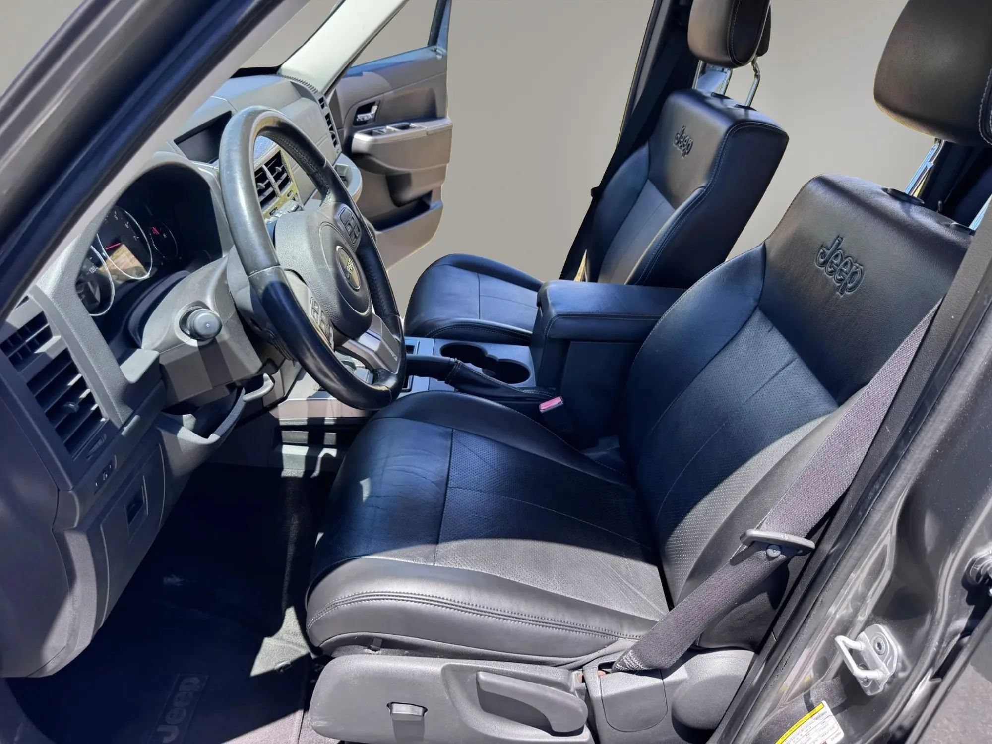 Used 2012 Jeep Liberty Limited Jet w/ Comfort/Convenience Group AWD/4WD image 13