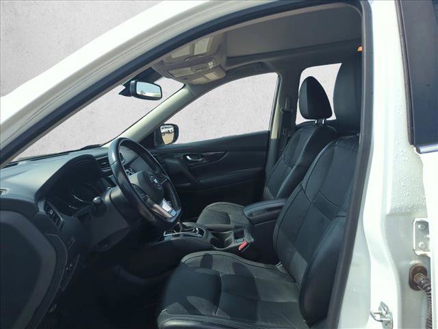 Used 2018 Nissan Rogue SL w/ Premium Package image 13