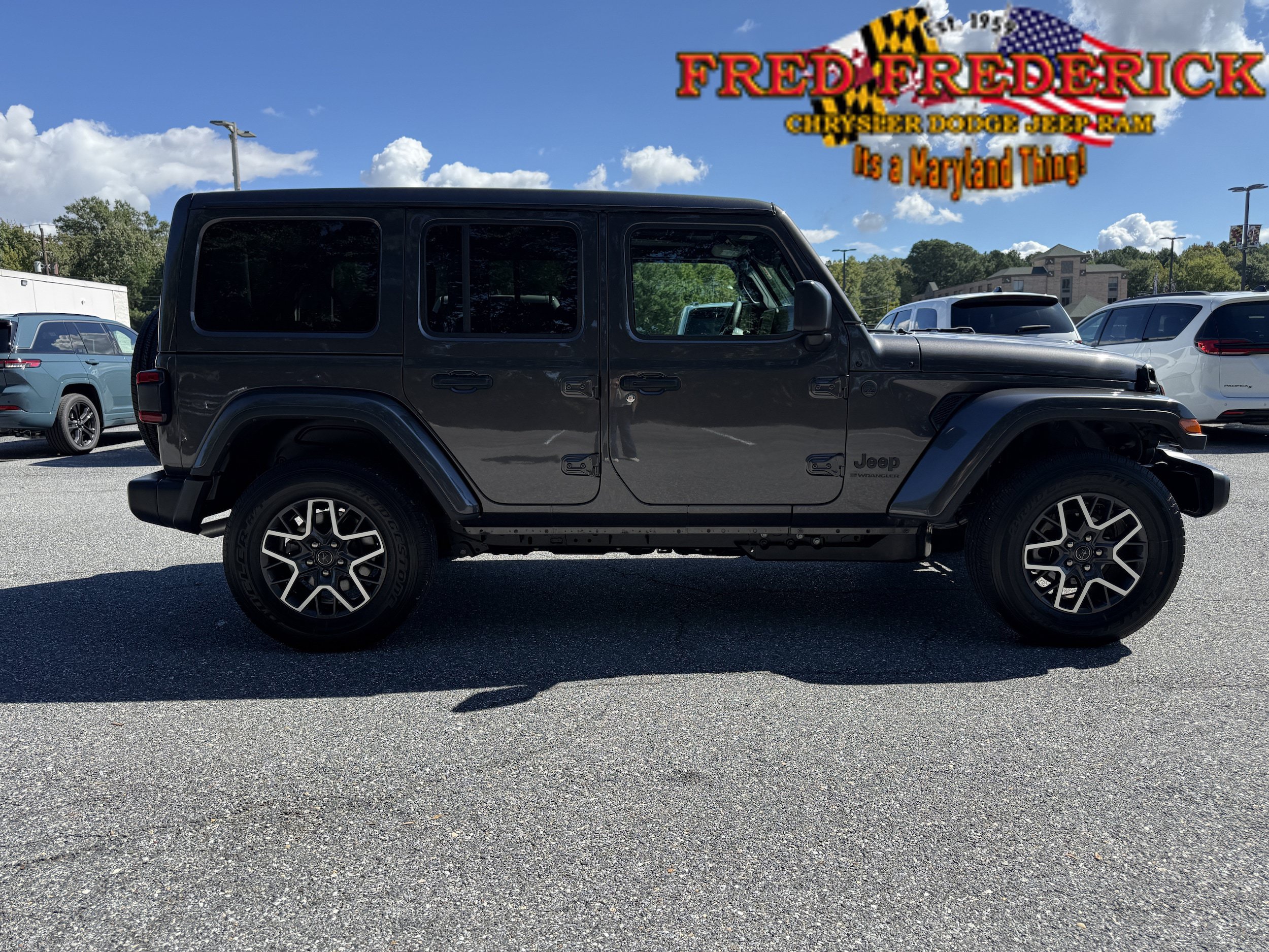 Used 2026 Jeep Wrangler Unlimited Sahara AWD/4WD image 8