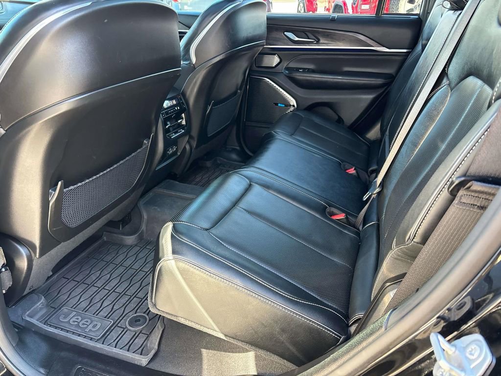 Used 2023 Jeep Grand Cherokee Overland w/ Luxury Tech Group IV image 8