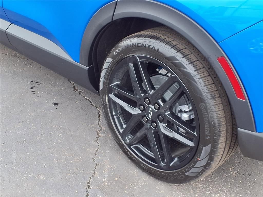 New 2026 Chevrolet Equinox EV LT w/ LPO, Blackout Package image 14