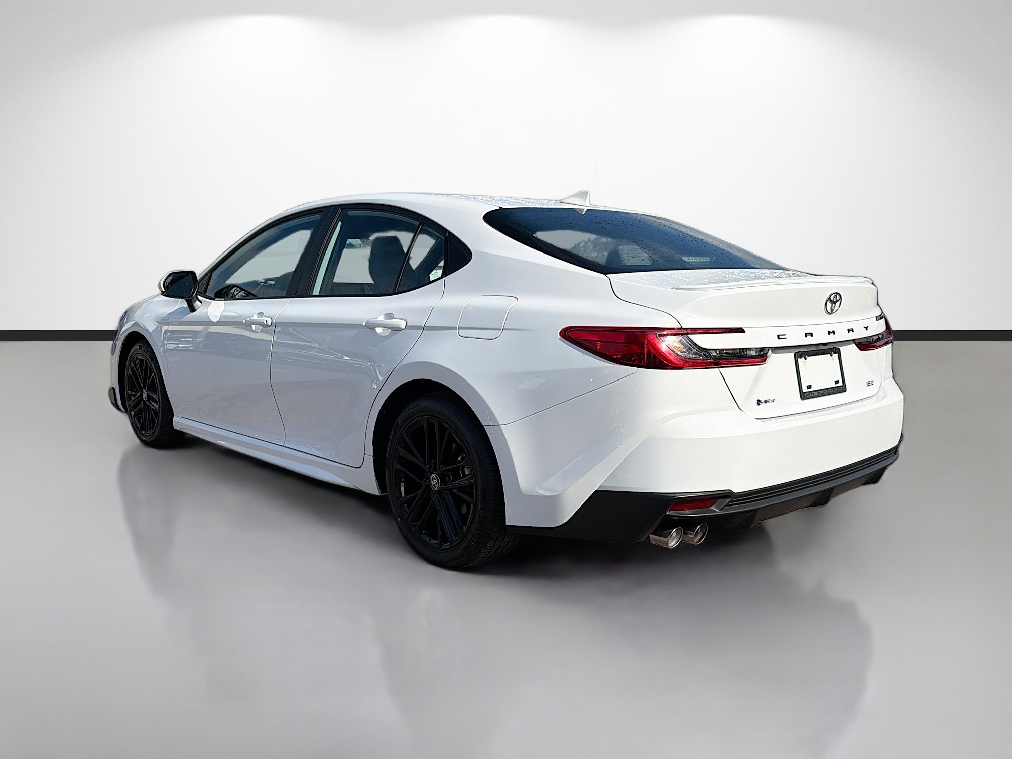 Used 2025 Toyota Camry SE image 5