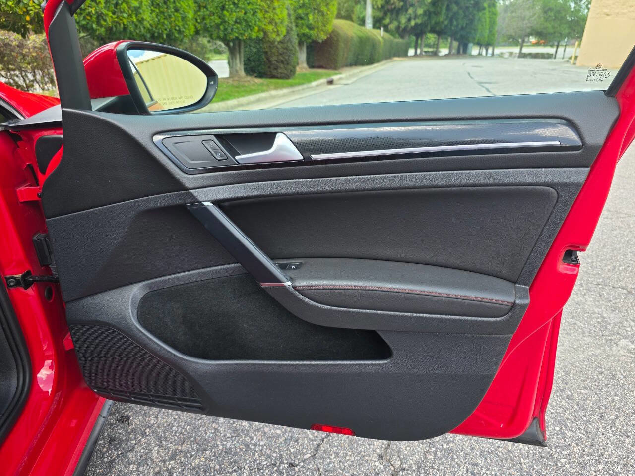 Used 2015 Volkswagen GTI SE w/ Lighting Package (SEL) FWD image 31