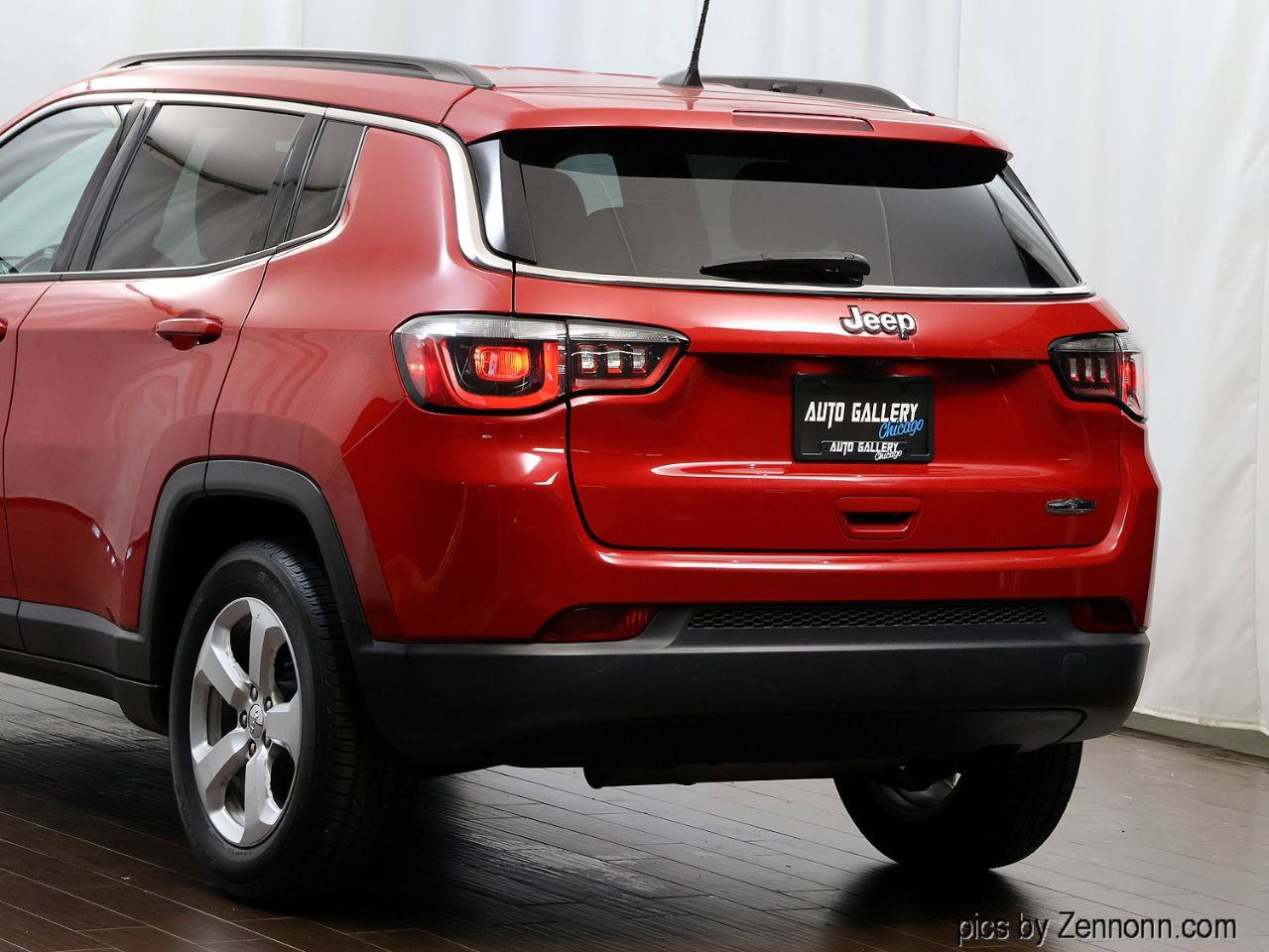 Used 2019 Jeep Compass Latitude FWD image 8