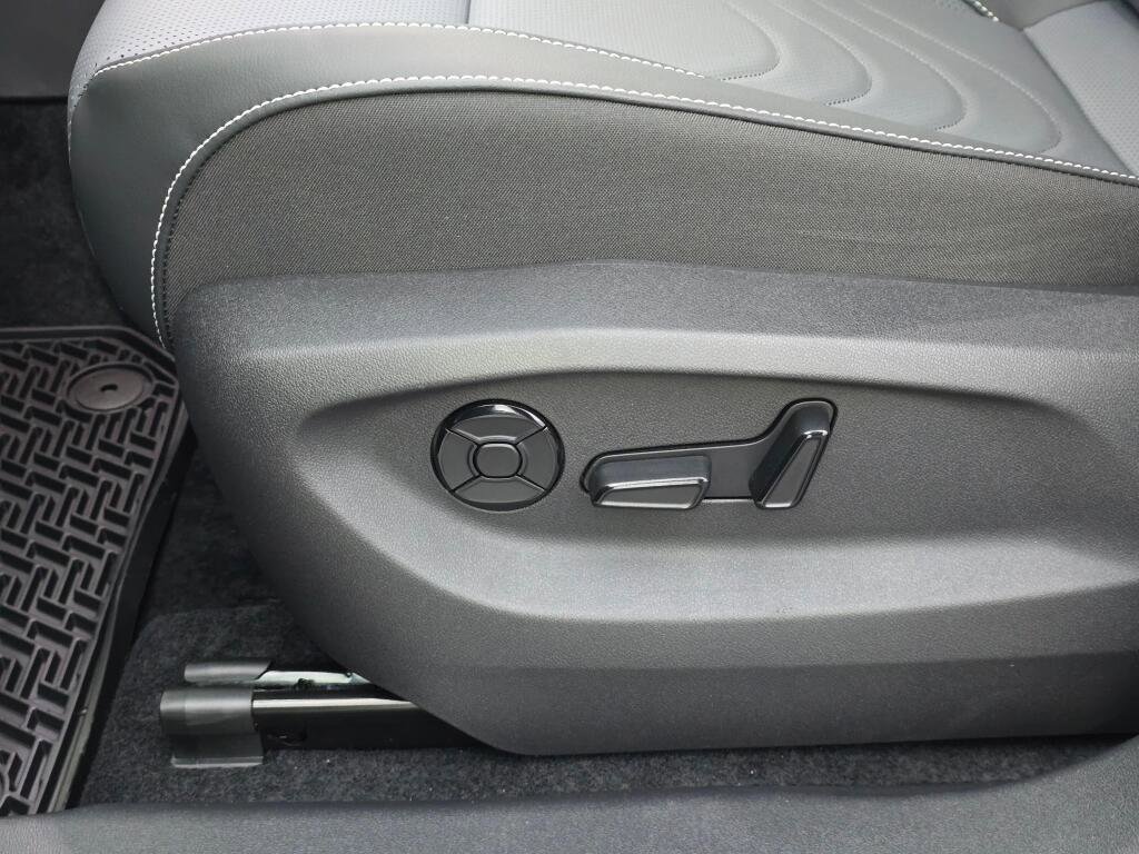 New 2026 Volkswagen Tiguan SE R-Line image 20