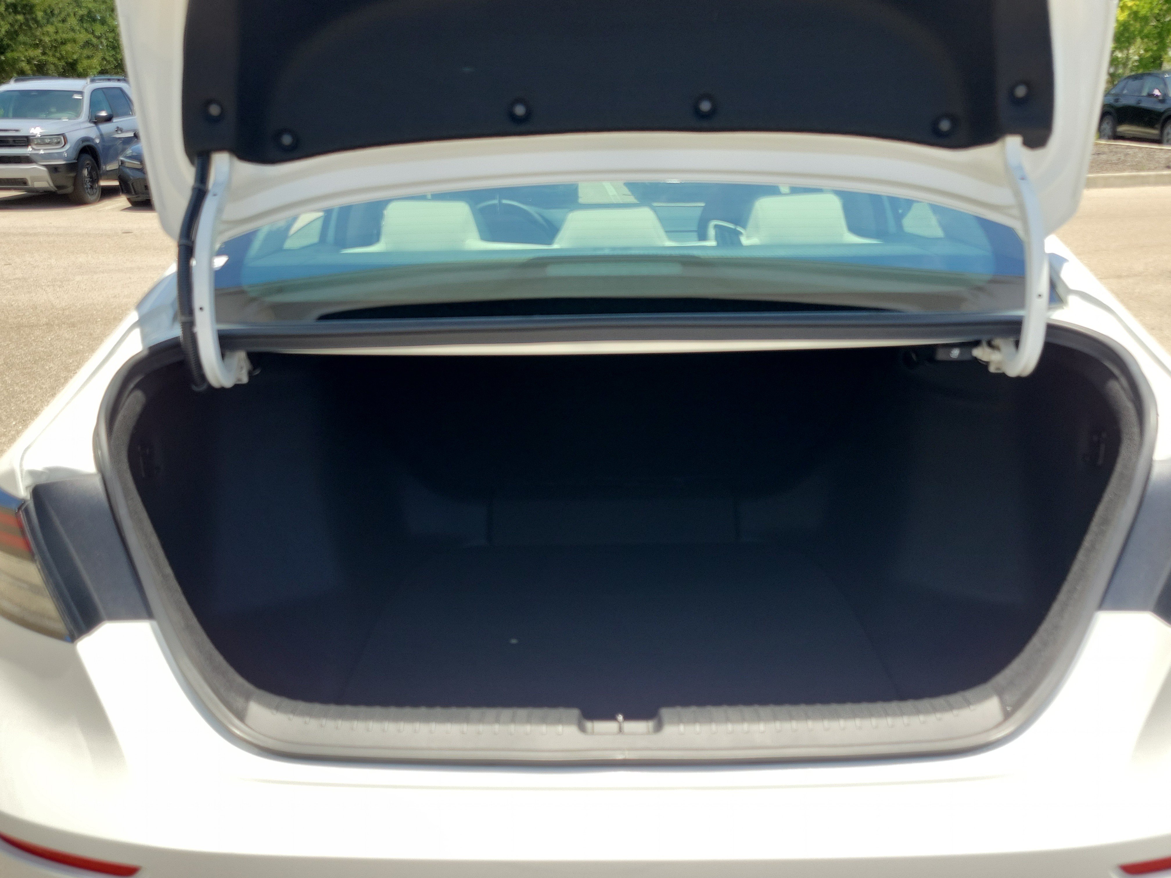 Used 2025 Honda Accord LX image 9