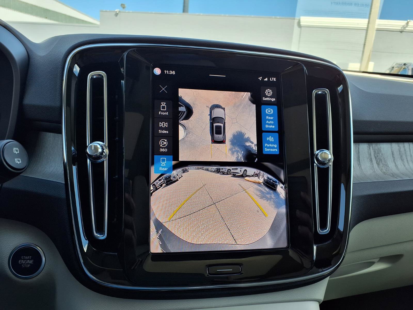Certified 2025 Volvo XC40 B5 Ultra AWD/4WD image 27