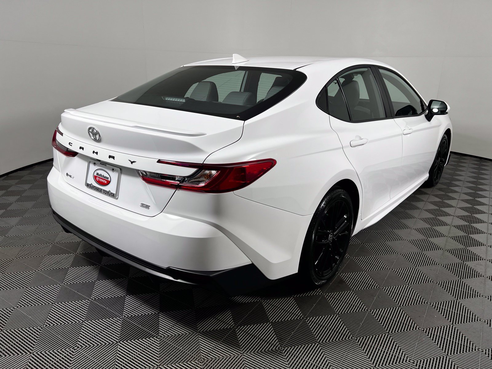Used 2026 Toyota Camry SE FWD image 5
