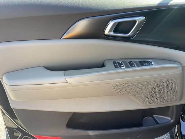 New 2025 Kia Carnival FWD image 11