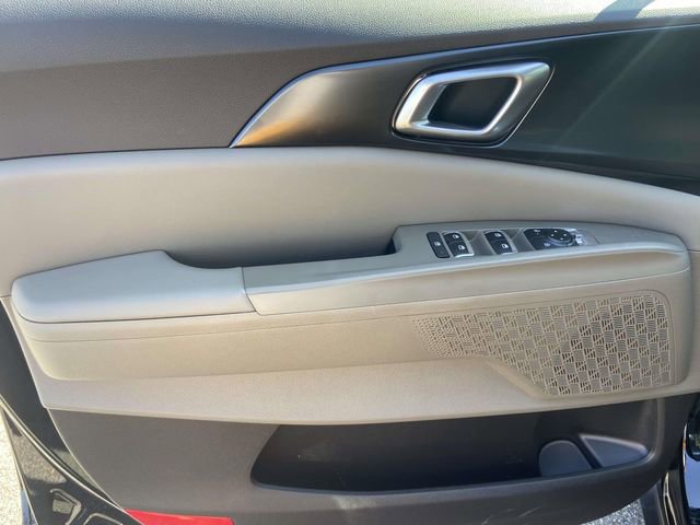 New 2025 Kia Carnival FWD image 11