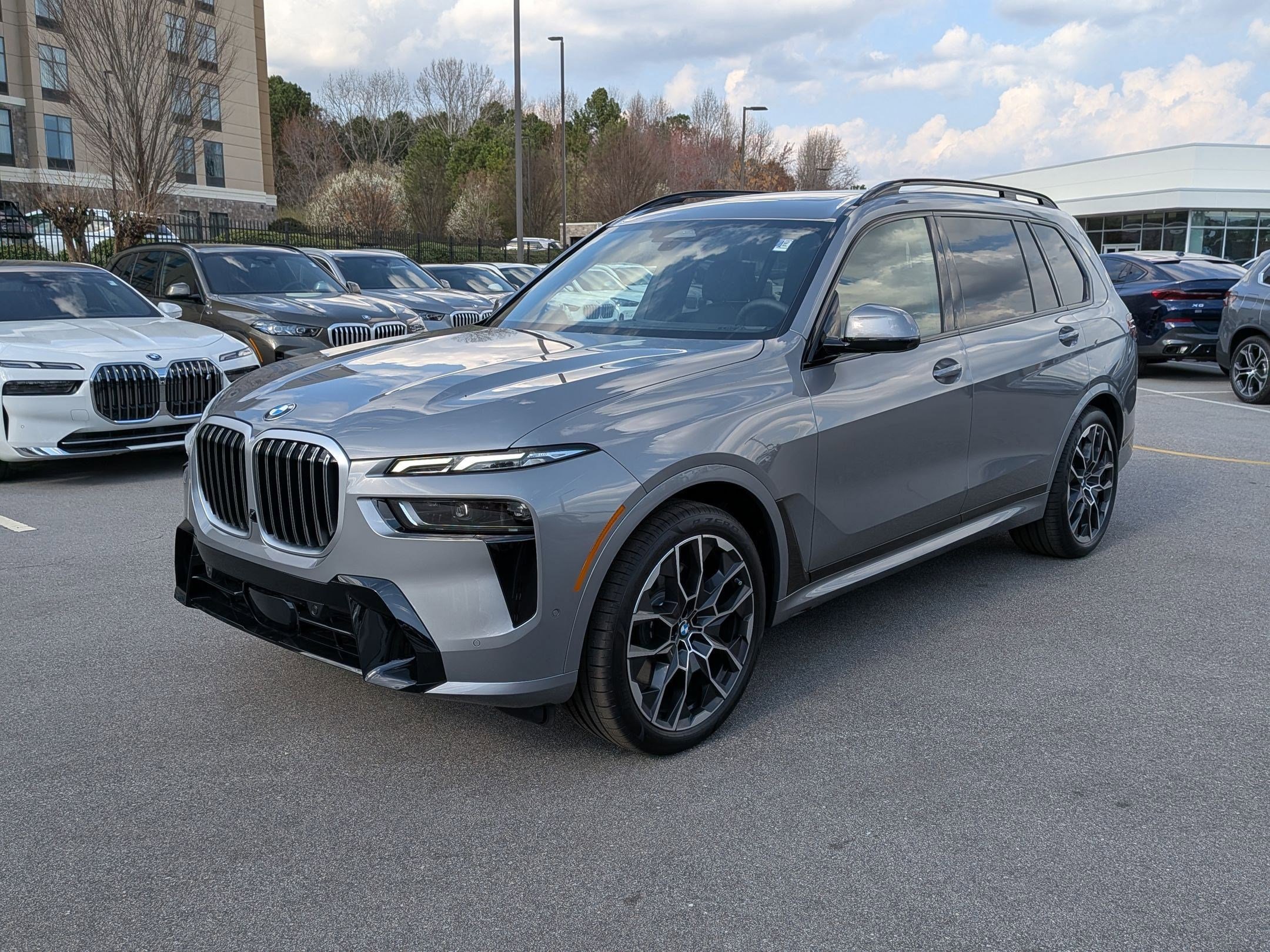 New 2026 BMW X7 xDrive40i w/ M Sport Package AWD/4WD image 7